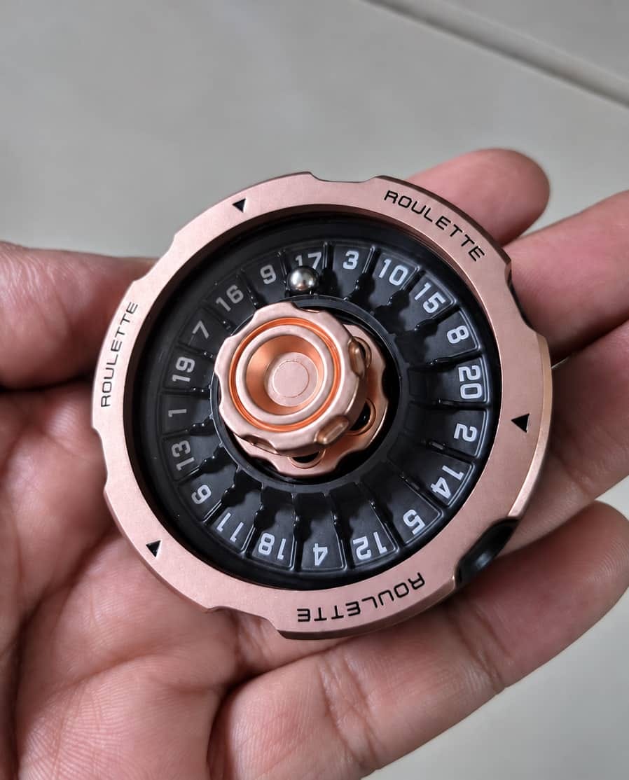Customer photo review of Metal D20 Decision Spinner