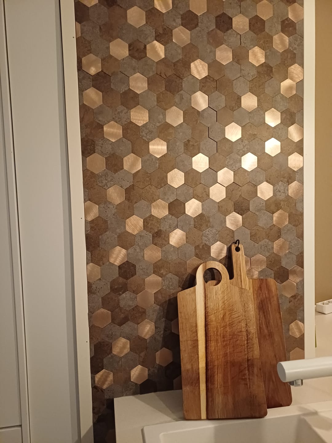 Customer photo review of 10-pk Mocca hexagon selvklebende veggfliser