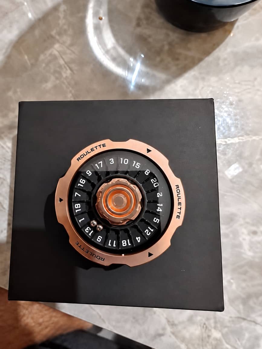 Customer photo review of Metal D20 Decision Spinner