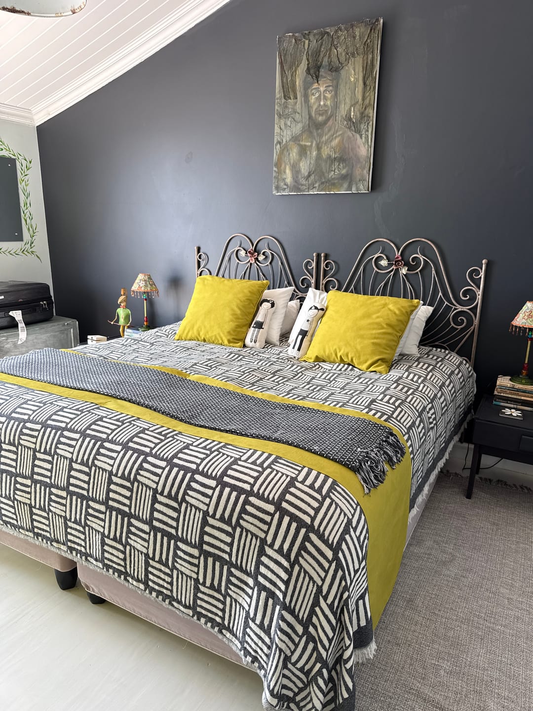 Customer photo review of Black Piramit Blanket