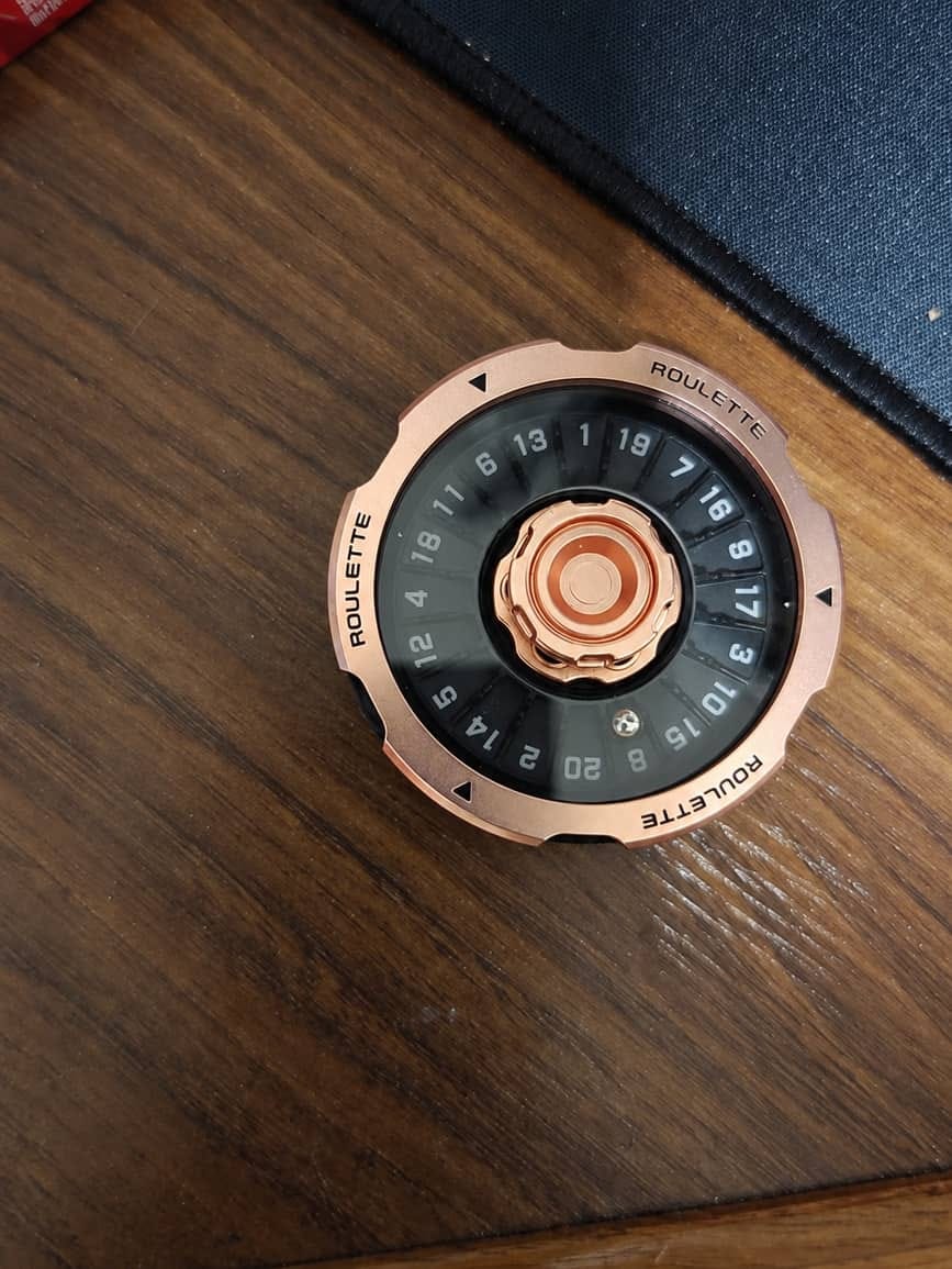 Customer photo review of Metal D20 Decision Spinner