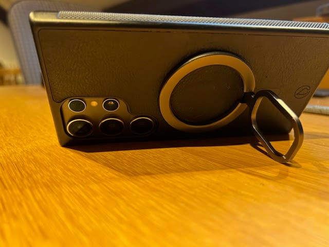 Customer photo review of KRIP 2.0 - MagSafe sormipidike / teline