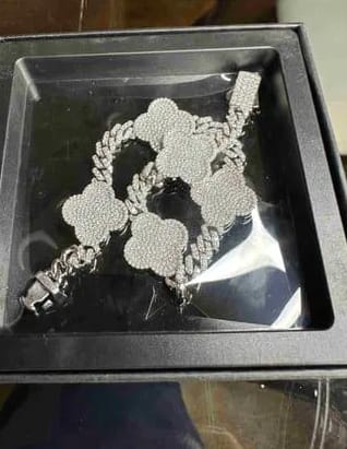 Customer photo review of 8MM Four-leaf Clover VVS Moissanite Cuban Link Chain