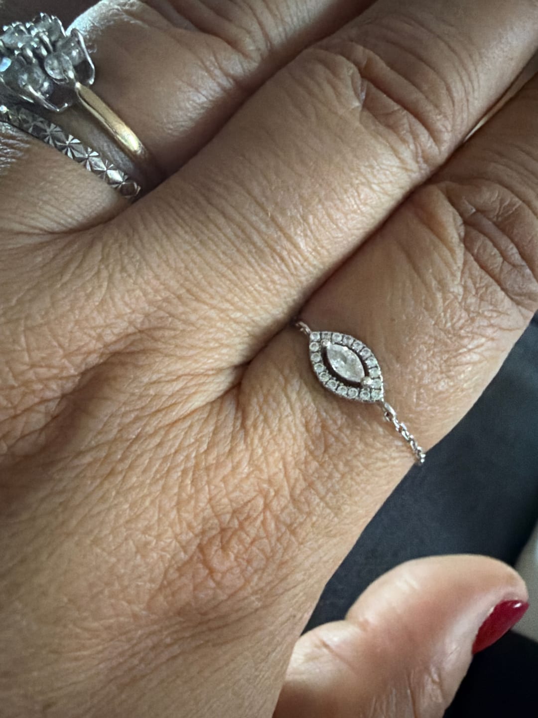 Customer photo review of Bague chaîne Fleur Éternelle - BLANC