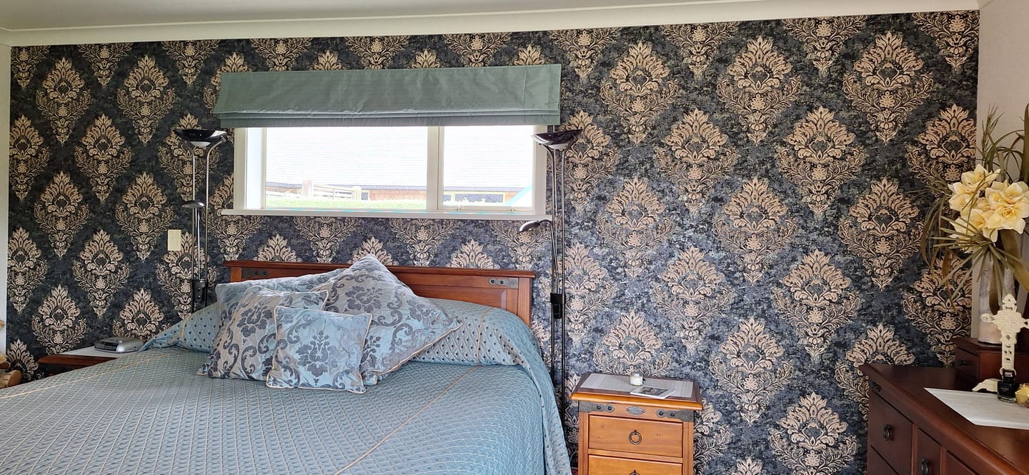 Customer photo review of St. Petersberg Baroque Wallpaper - Navy