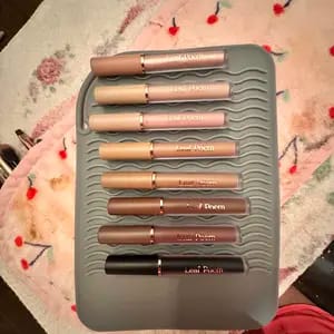 Customer photo review of Definizione Occhi 8 Colori Ombretto Liquido Opaco Impermeabile