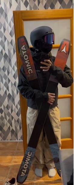 Customer photo review of Men's Black Baggy Wear-resistant Waterproof Snow Pants
