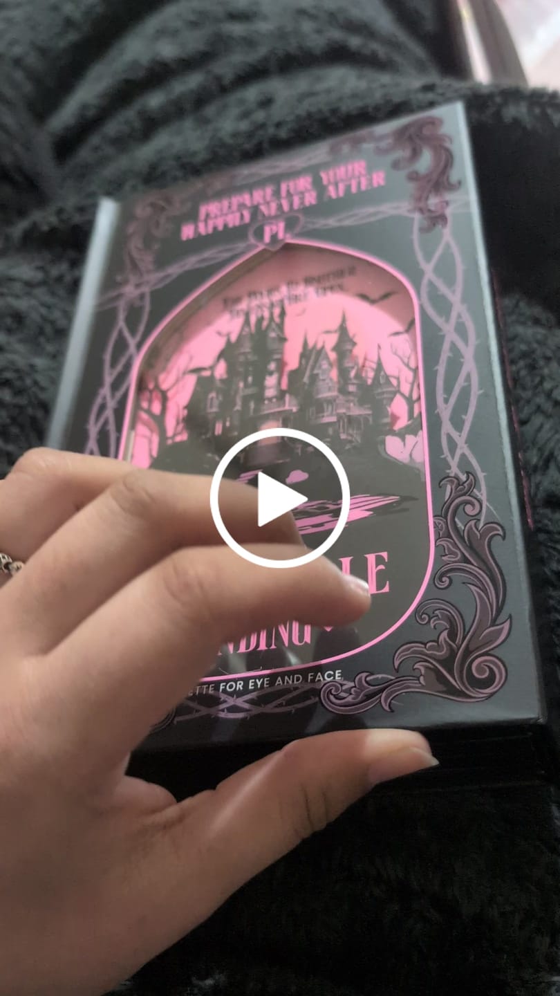 Customer video review of Scary Tale Ending Halloween Eyeshadow Palette
