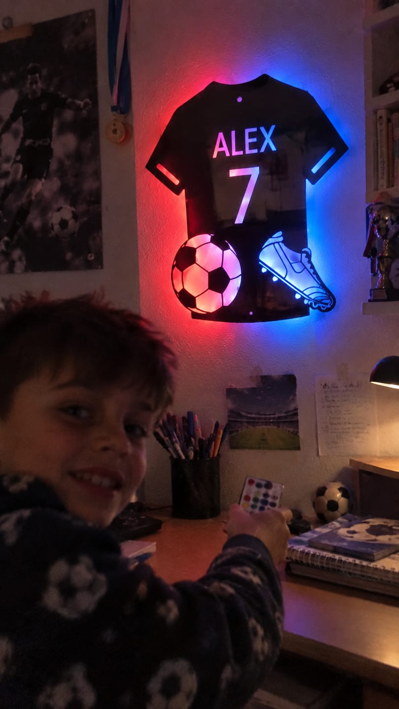 Customer photo review of LumiCalcio™ | Specchio LED personalizzato a forma di maglia