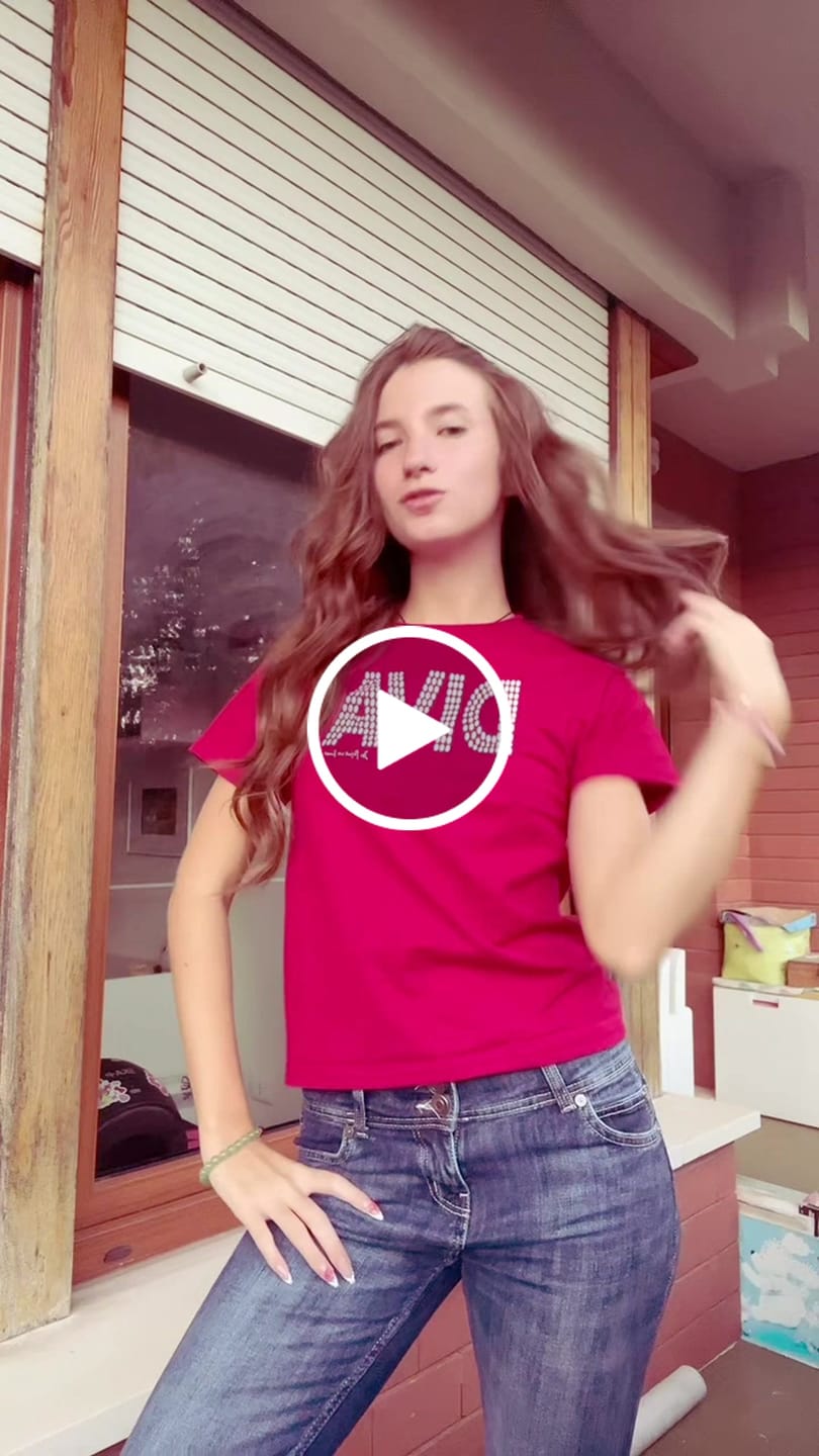 Customer video review of diva baby tee
