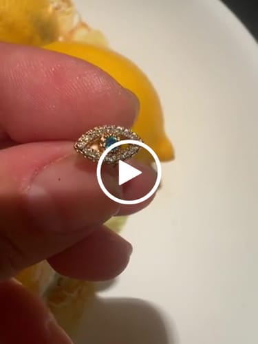 Recensione con video di un cliente su Orecchini occhio con zirconi