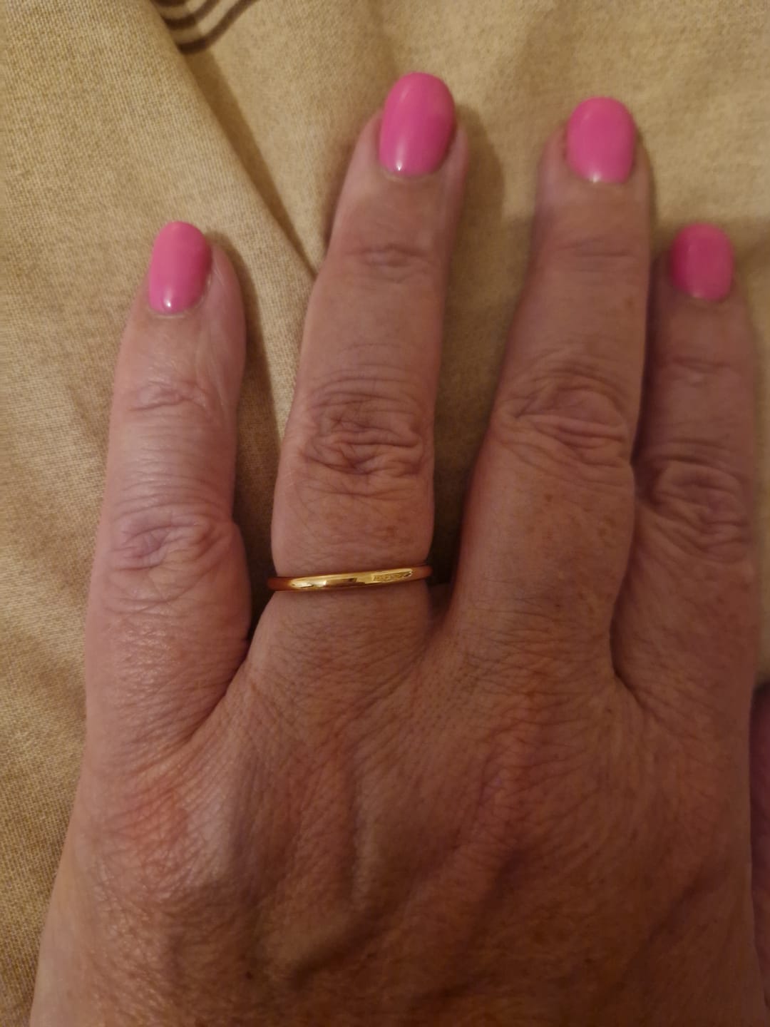 Customer photo review of Rose Gold 2mm Wonder Ring