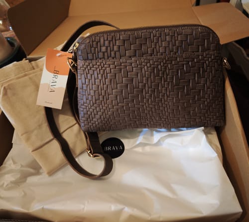 Customer photo review of Cartera de cuero modelo MAITE Chocolate