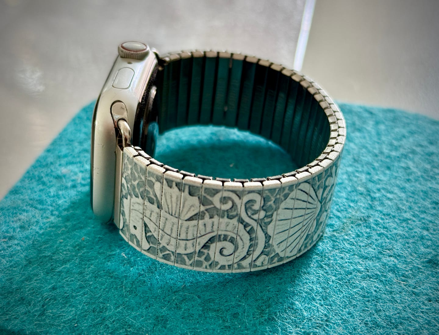 Customer photo review of ALOHABIBI - Shell Shaka Lagoon - Banded for Smart Watch