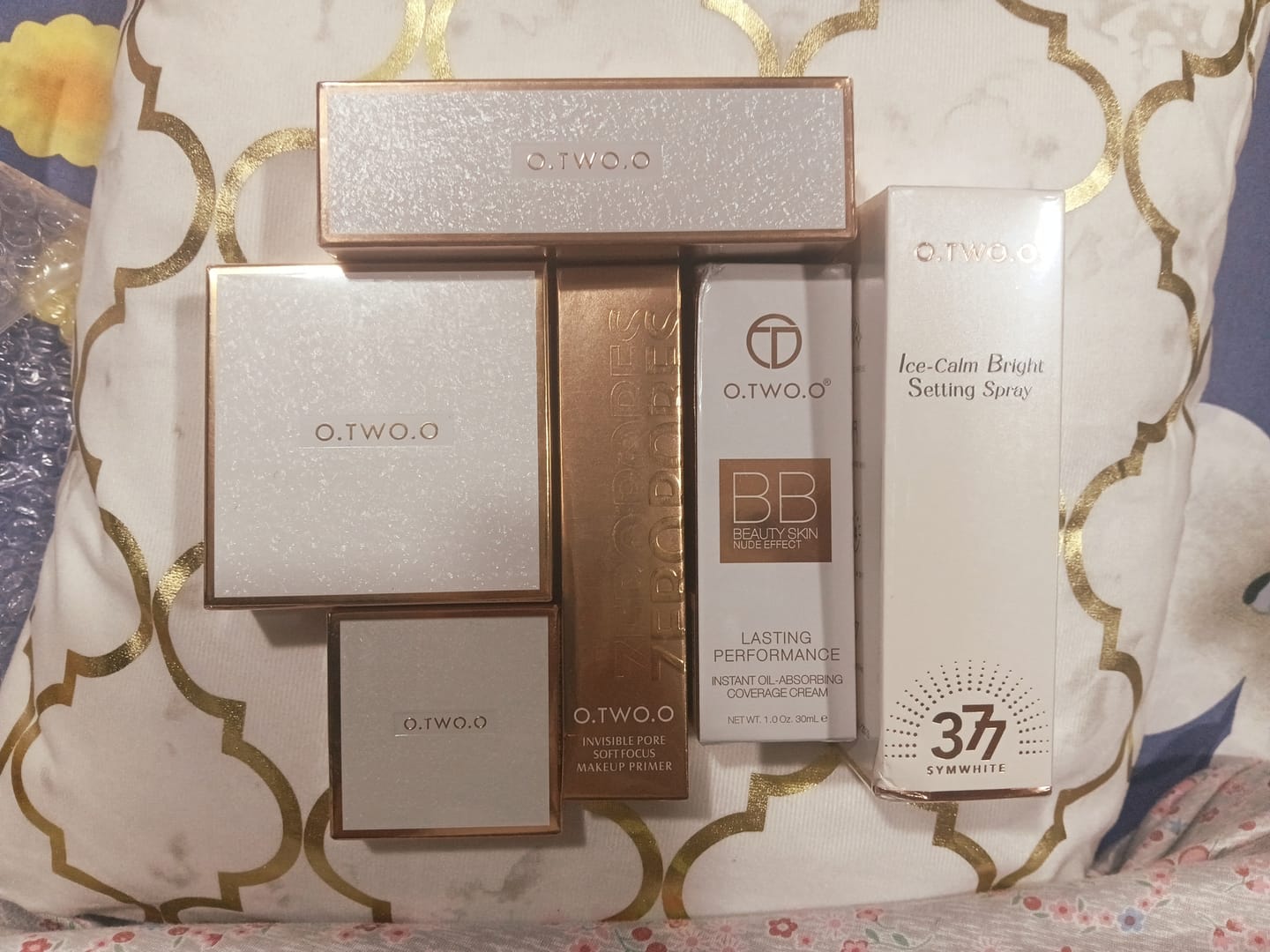Customer photo review of O.TWO.O OIL FREE SOFT MIST LOCKING FOUNDATION
