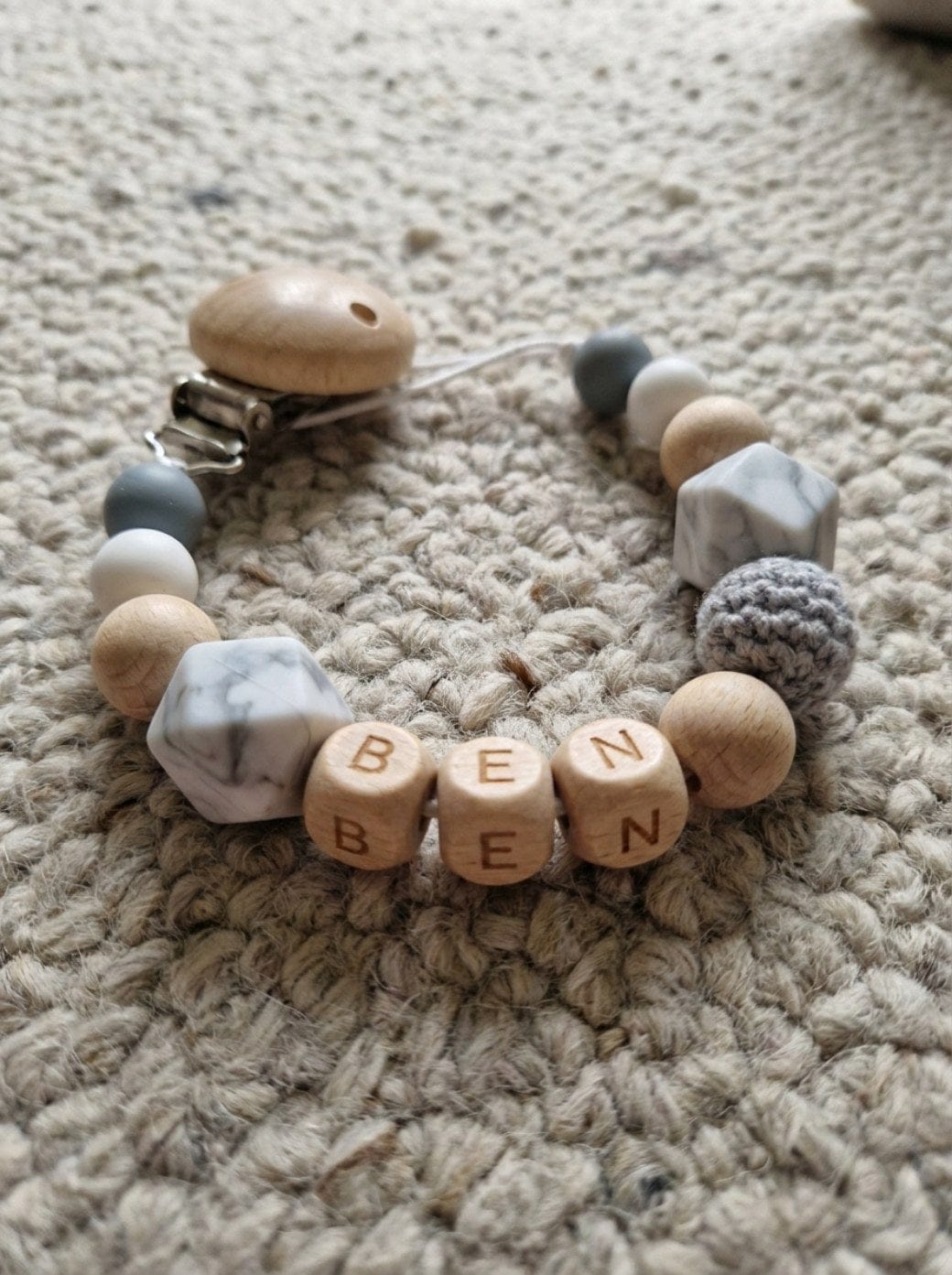 Customer photo review of Schnullerkette mit Namen Koala | Personalisiert Holz Silikon Gravur Baby