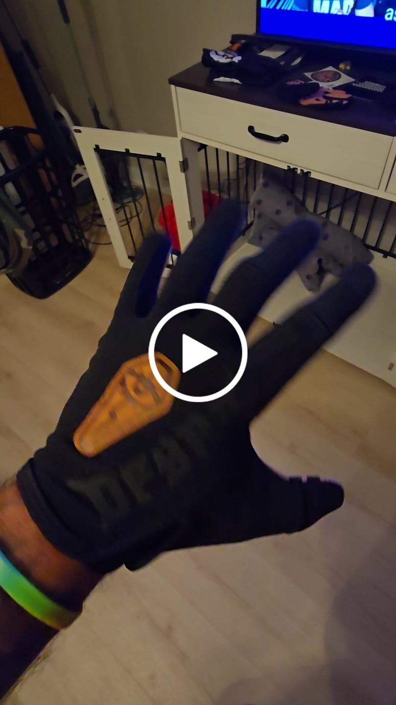 Customer video review of Wraith | Gravity Gloves