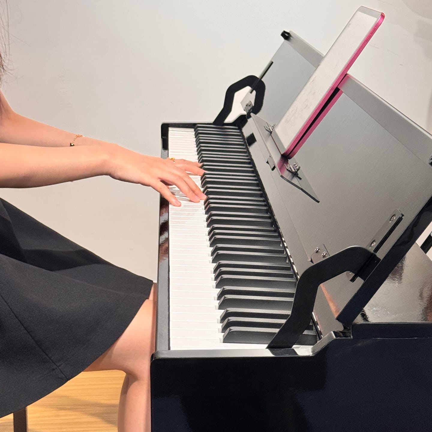 Customer photo review of Donner DDP-75 Flip-Top Upright Digital Piano