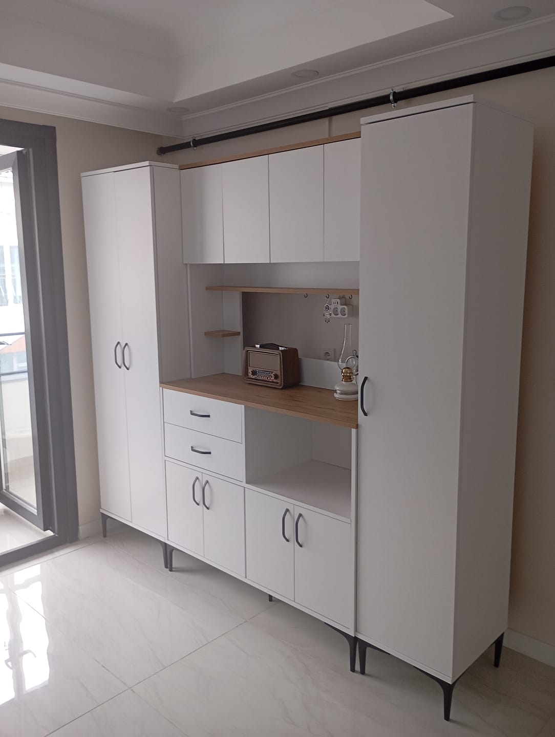 Customer photo review of Rani JE268 Çok Amaçlı Dolap 11 Kapaklı Çekmeceli Raflı Kiler Mutfak Dolabı Beyaz - Sepet Ceviz