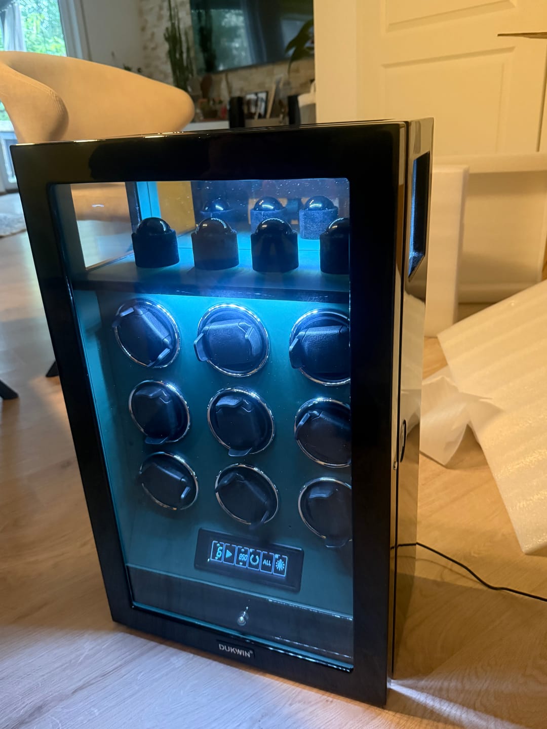 Customer photo review of Fingerabdruck-Schloss 9 Uhrenbeweger mit 4 Uhrenhaltern Aufbewahrung LCD-Fernbedienung – Grün
