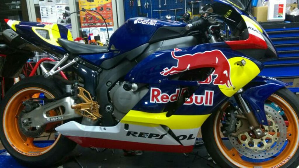 Customer photo review of Red Bull Fairing fit for HONDA CBR1000RR 2004 2005 Aftermarket Fairing Kits
