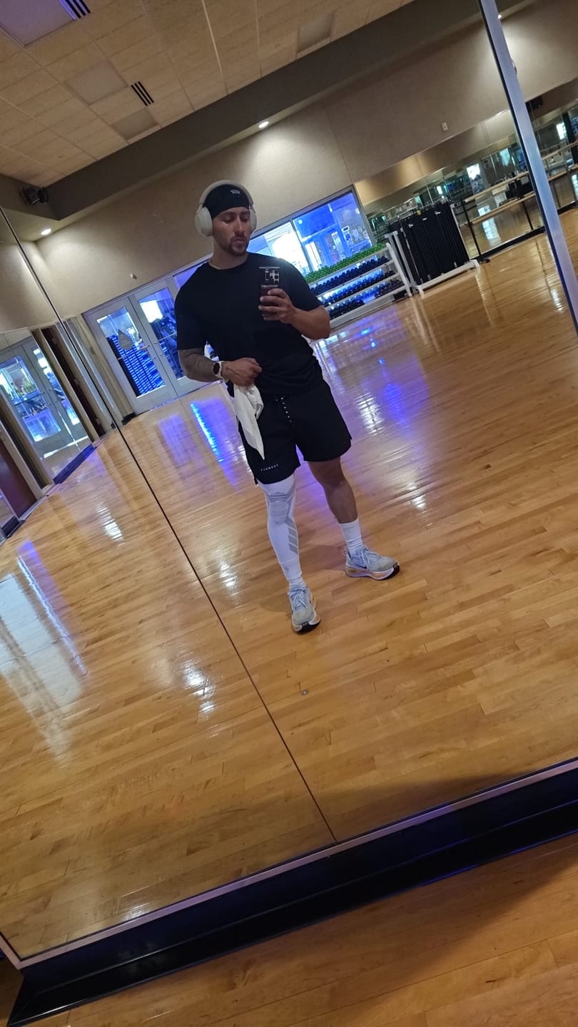Customer photo review of Summer Compression Sleeves V2 for Knees and Legs