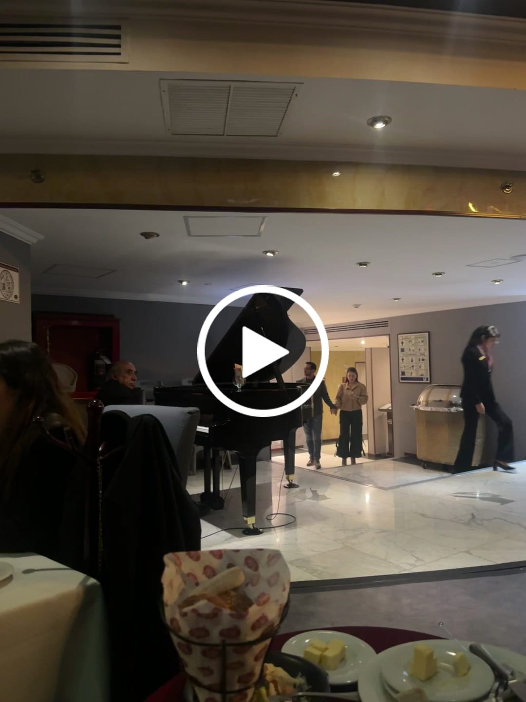 Customer video review of Cena Romántica Mes Patrio