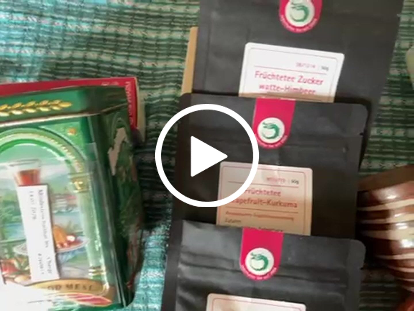 Customer video review of WundertüTee