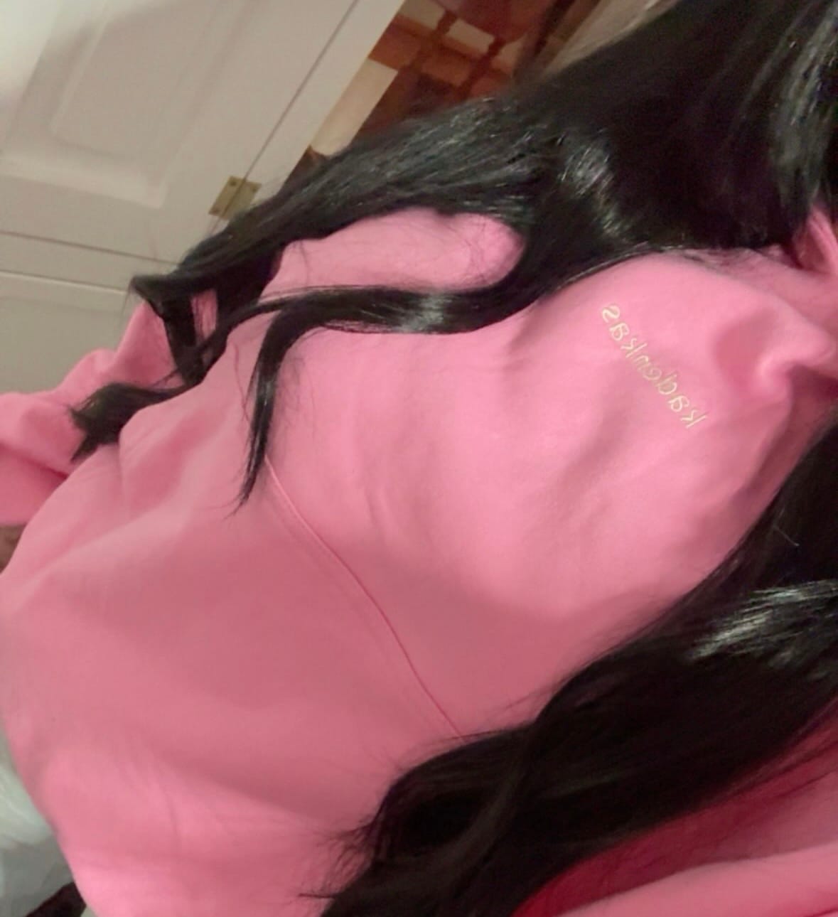 Customer photo review of POLERÓN HOODIE ROSADO - OVERSIZE CON GORRO LOGO BORDADO