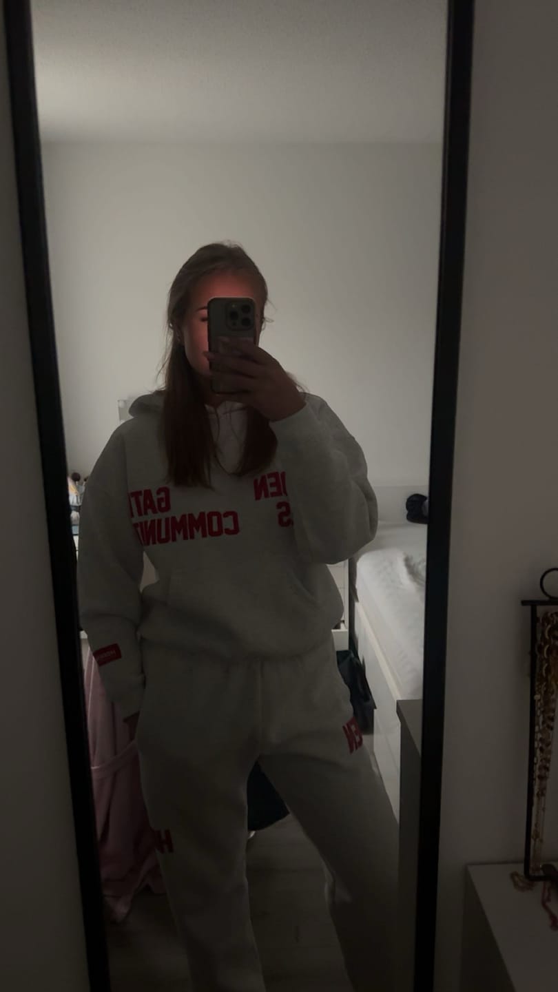 Customer photo review of GATED COMMUNITY HOODIE LIGHT GREY/RED