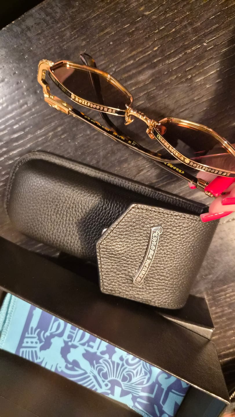 Customer photo review of chrome hearts - משקפי שמש