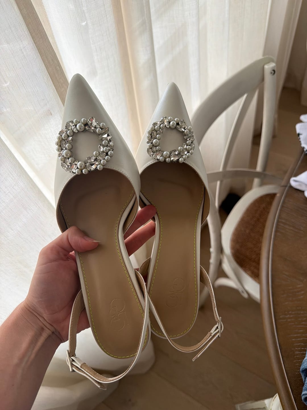 Customer photo review of Frida Pearl Infinity Clip On