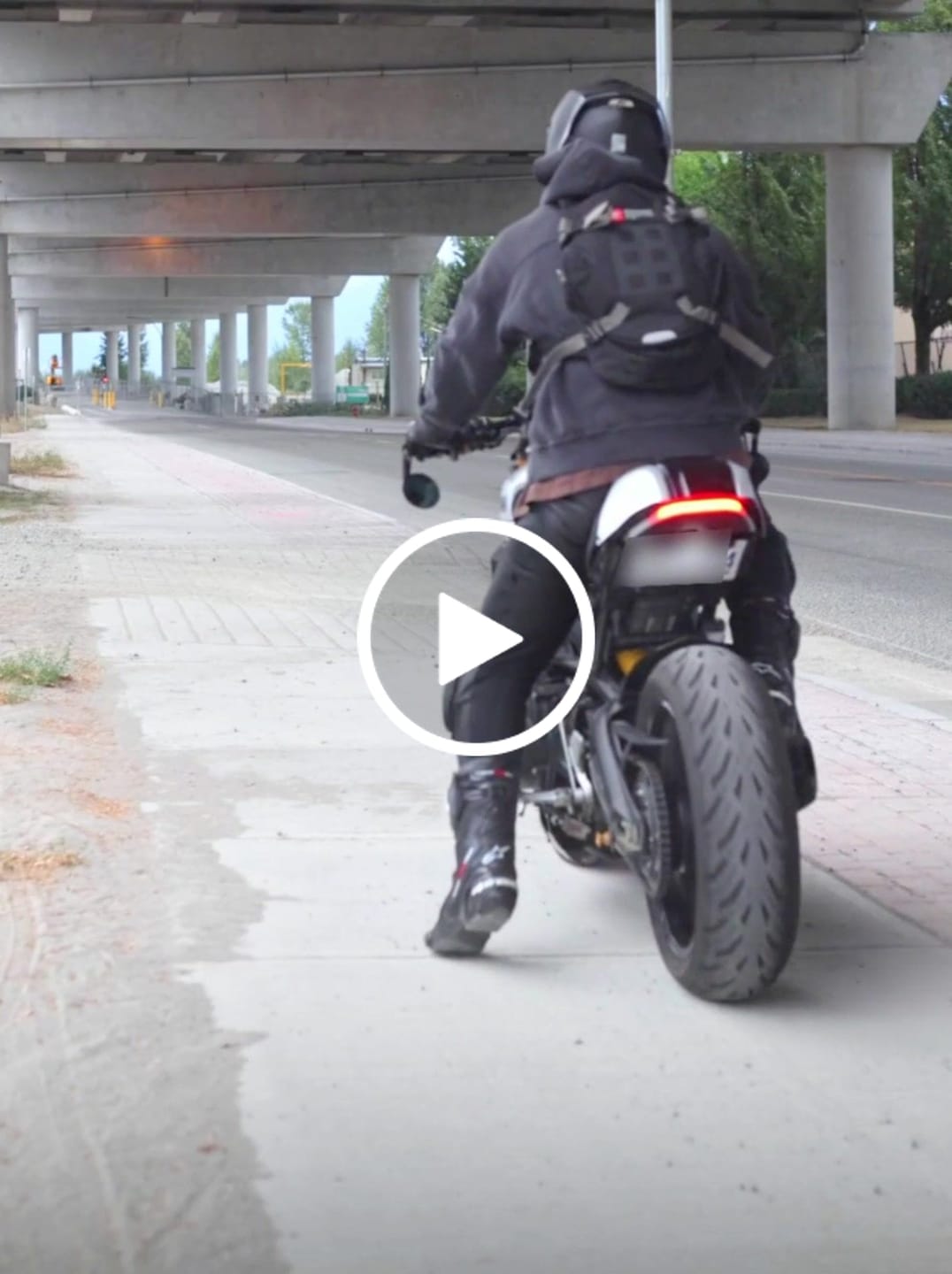 Customer video review of 1L - Explorer Handlebar Bag For Adventure Touring Motorcycle