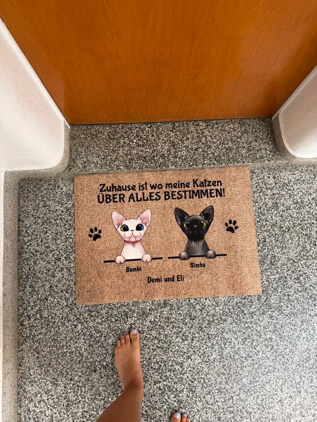 Customer photo review of Personalisierte Fußmatte - Willkommen bei neugierigen Katzen