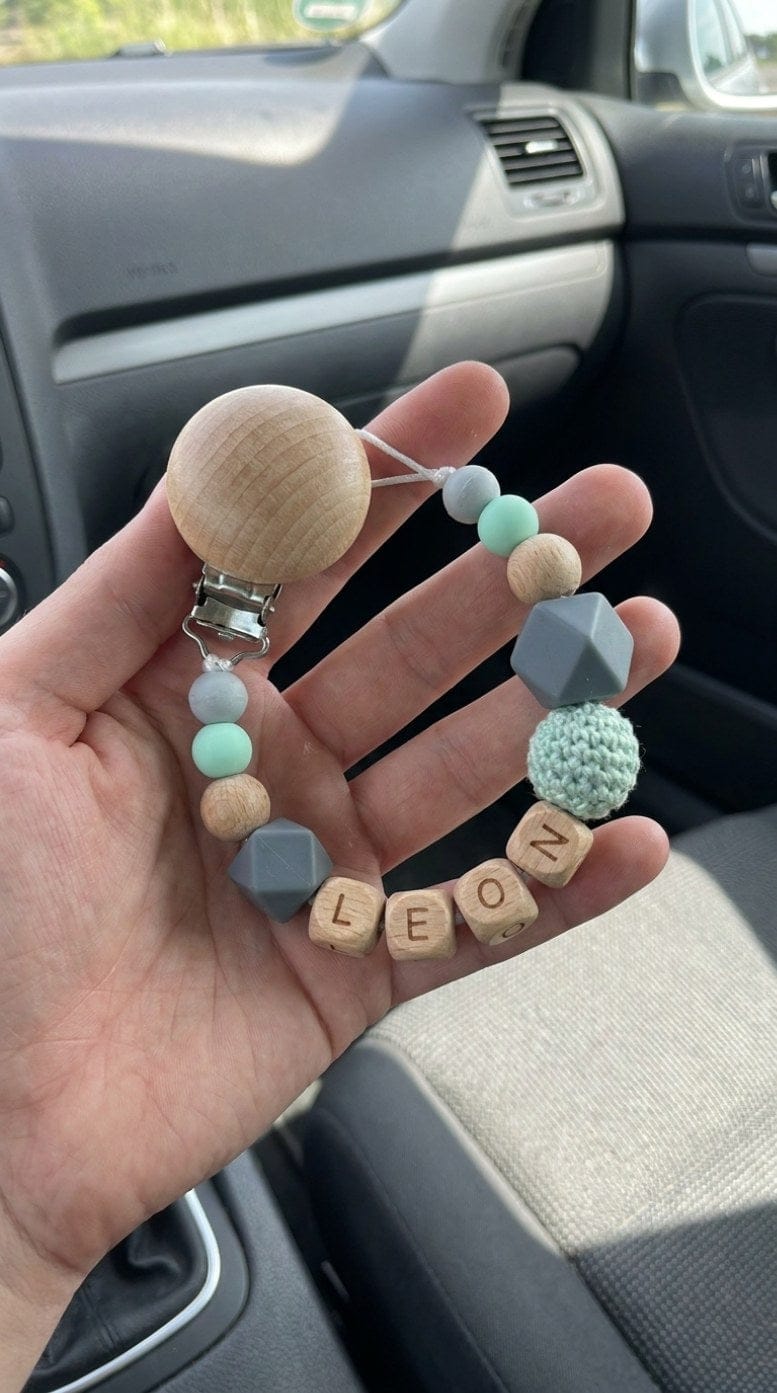 Customer photo review of Schnullerkette mit Namen Koala | Personalisiert Holz Silikon Gravur Baby