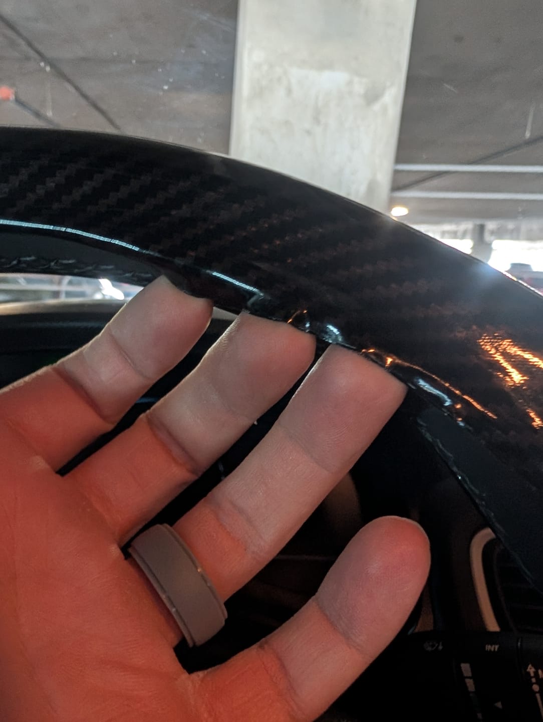 Customer photo review of Carbon Fiber Silicone Car Steering Wheel Cover – Universal 38 cm Anti-Slip Grip, Protective All-Season Booster Accessory