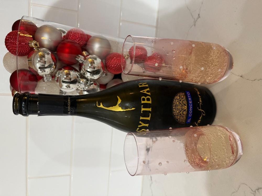 Customer photo review of Mr & Mrs Sparkling Wine Tasting Couples Set