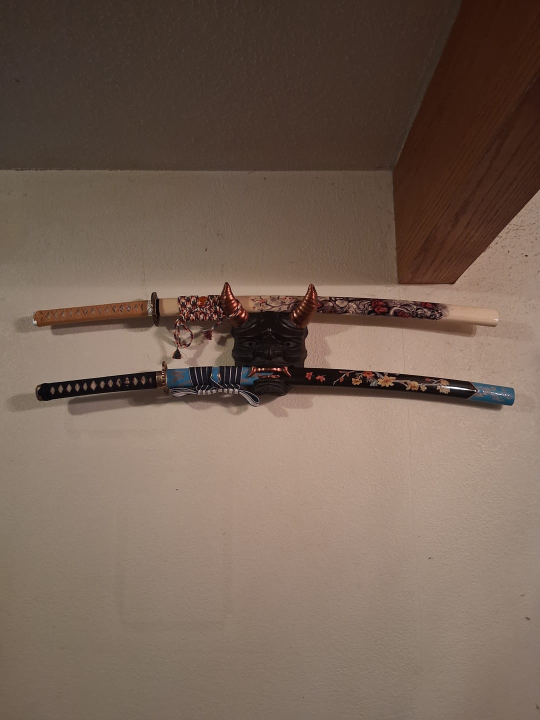 Customer photo review of The Shirubasunekukatto Handmade Katana Extra Sharp Double Bo-Hi Spring Steel