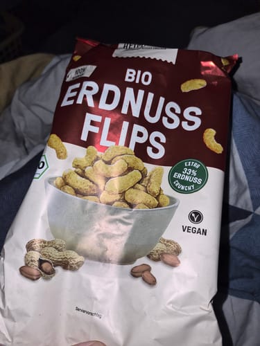Customer's Bio Erdnussflips bag showing an illustration of peanut flips in a bowl and roasted peanuts.