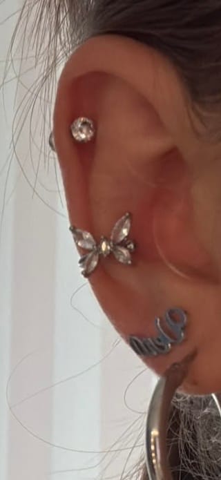 Customer photo review of Orecchino Ear Cuff Farfallina