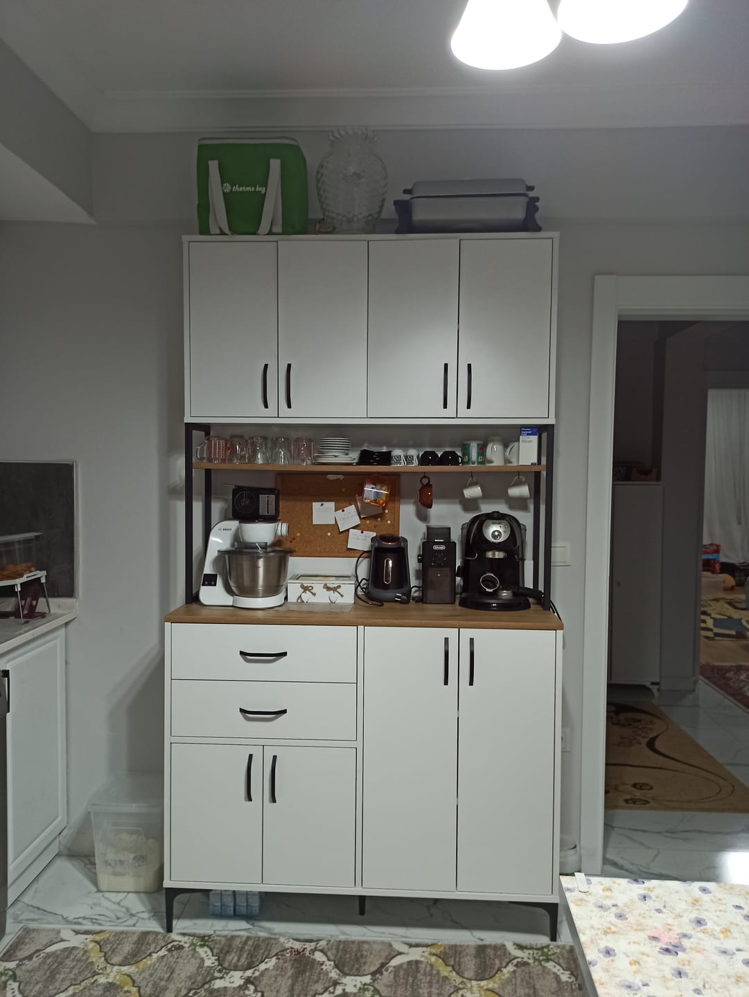 Customer photo review of Rani JE213 Kahve Köşesi Çok Amaçlı Dolap 8 Kapaklı 2 Çekmeceli Raflı Kiler Mutfak Dolabı Beyaz - Sepet Ceviz