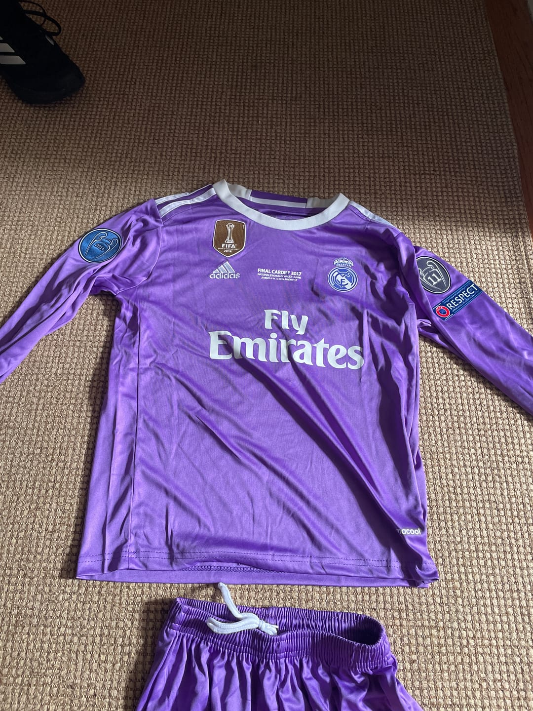 Customer photo review of Cristiano Ronaldo 2014 CL Final Retro Long Sleeve Football Jersey
