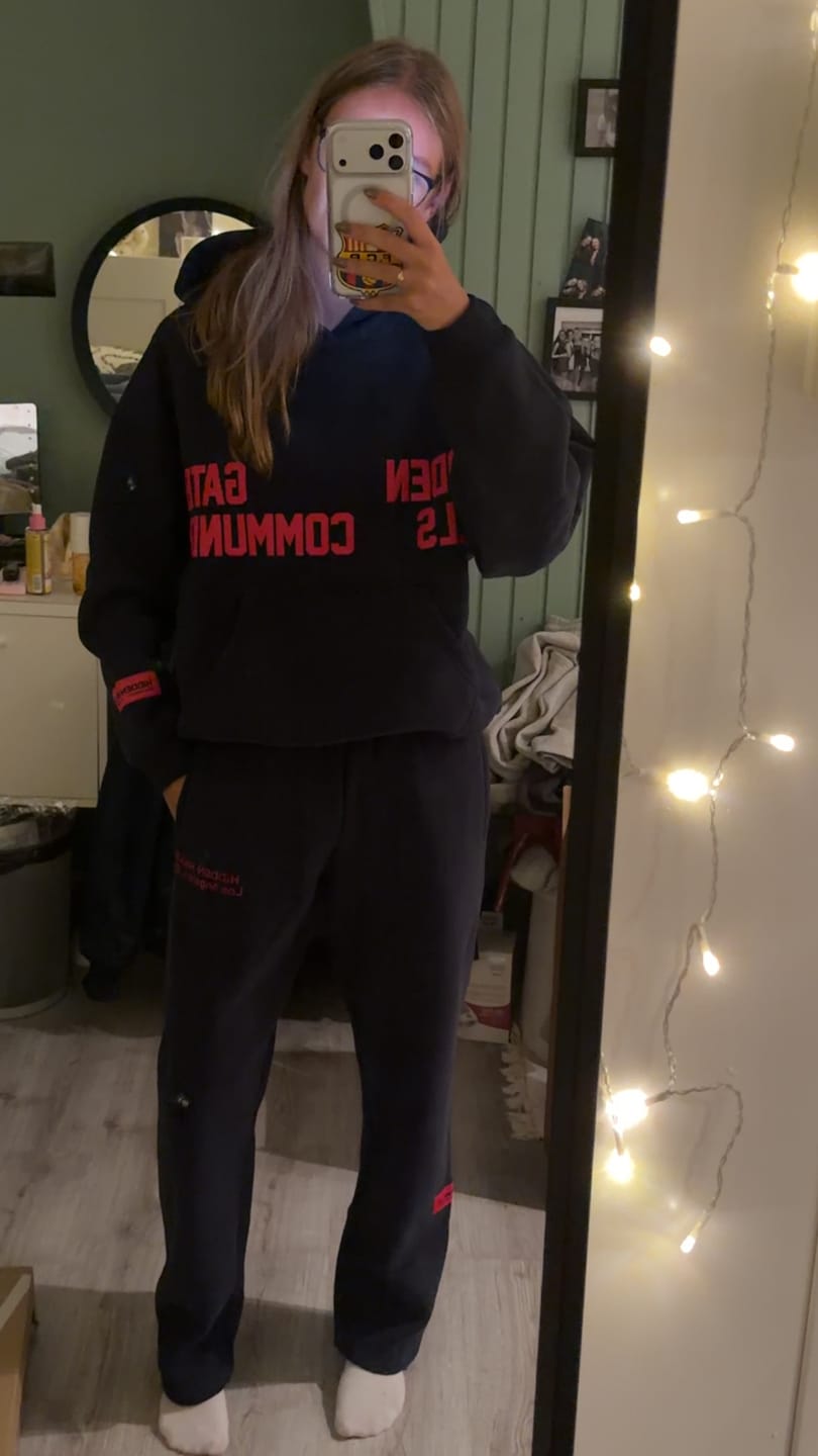 Customer photo review of GATED COMMUNITY HOODIE NAVY/RED