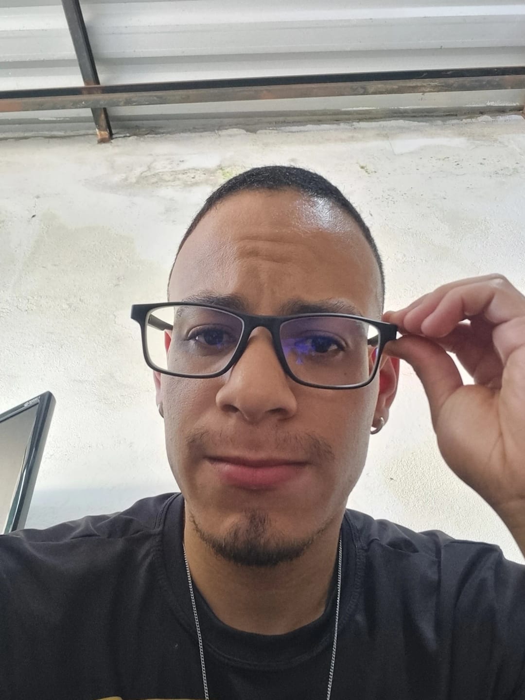 Customer photo review of Óculos de Grau Omar