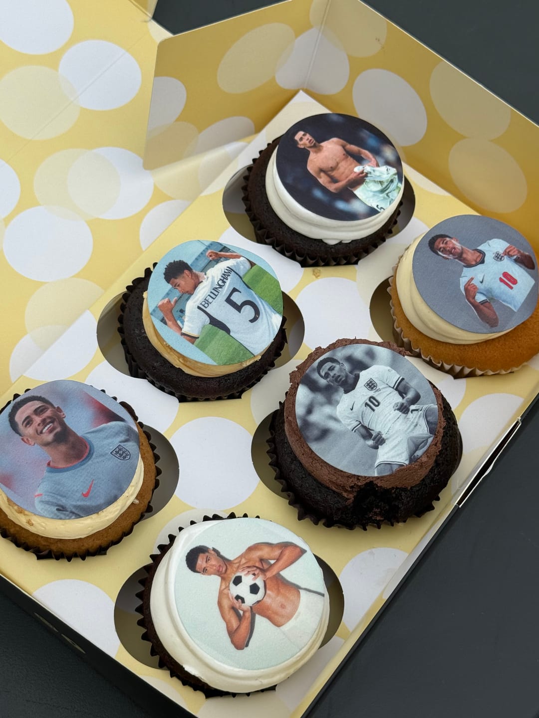 Customer photo review of 15 x 5 cm Pre-cut Standard Cupcake Custom Edible Icing Images