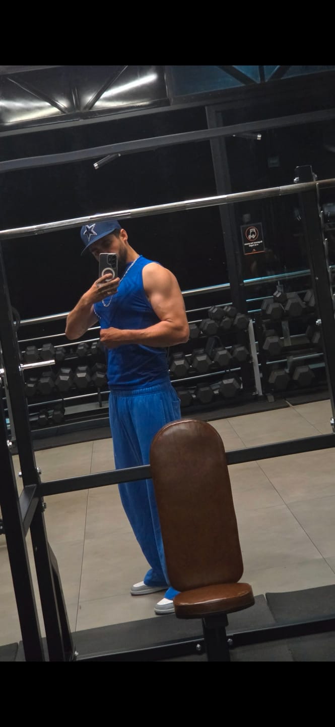 Customer photo review of 3047 - Superman Compression Tanks