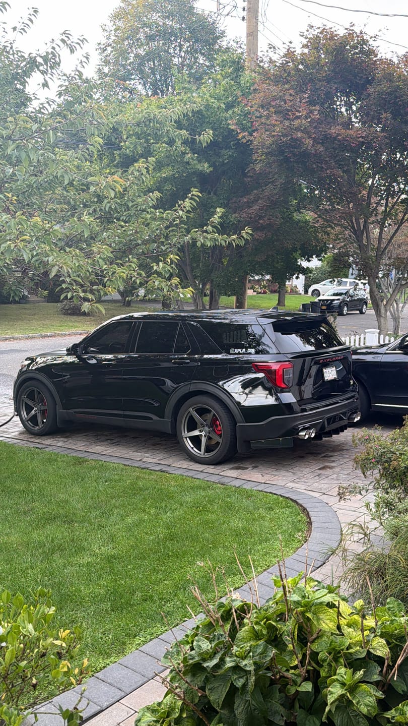 Customer photo review of SHYNX - GLOSSY TIRE SHINE