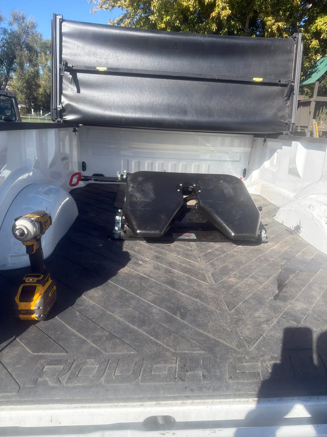 Customer photo review of Tulga T10 Fifth Wheel Hitch 36k 45k For Pick Up Trucks