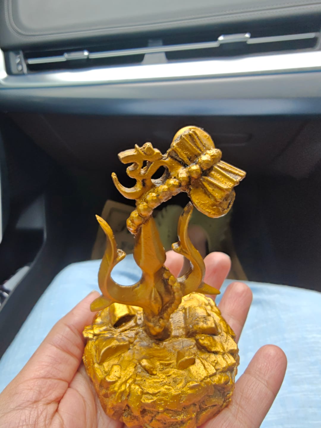 Customer photo review of Divine Car Dashboard Idol - Marble Dust Coated