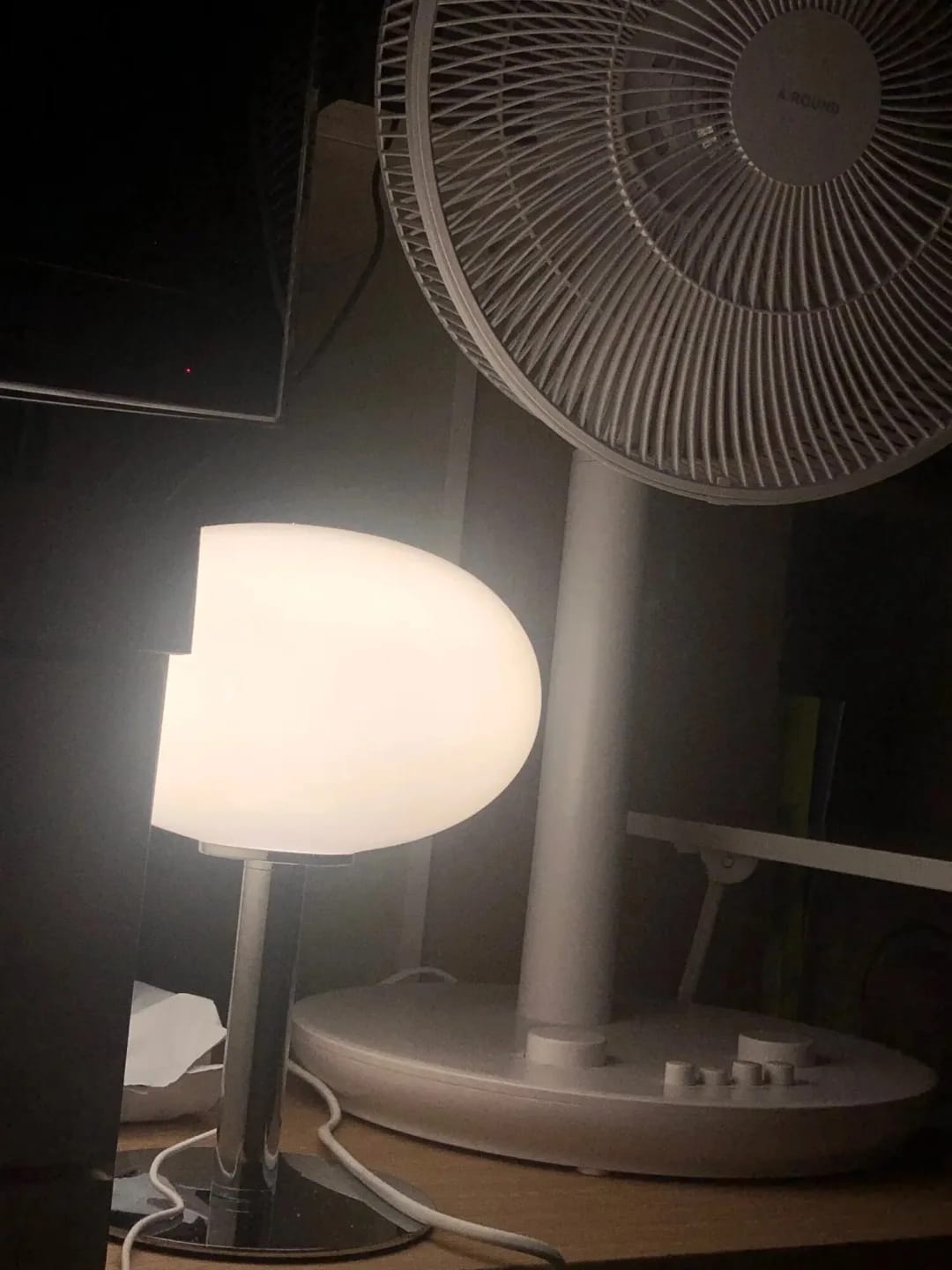Customer photo review of Pink Glass Table Lamp for Bedside, Iron Base, 22 × 29 cm
